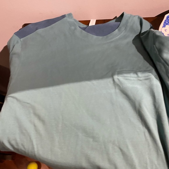 Lululemon Men’s XL shirt - Picture 2 of 3